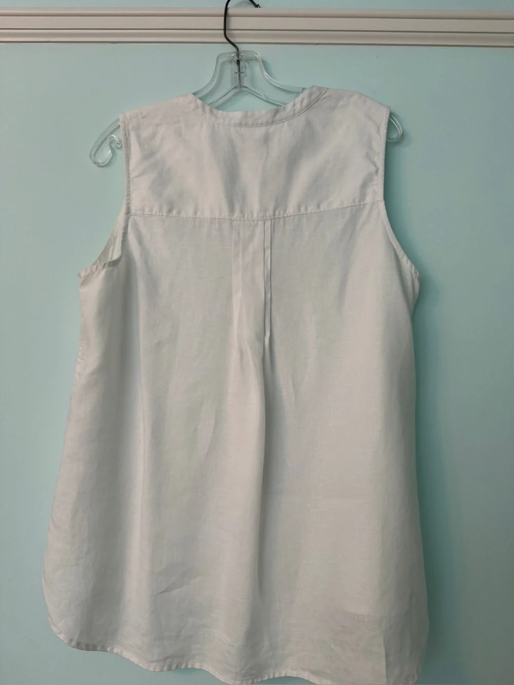 Tommy Bahama Linen White Sleeveless V-Neck Blouse - Picture 2 of 5
